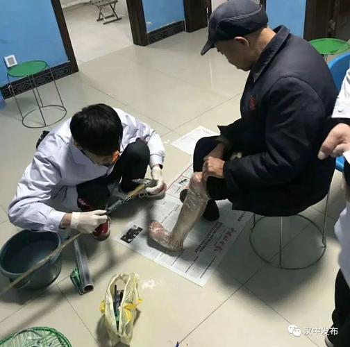 组织实施"民康工程",为167名困难残疾人配备了假肢,助听器,轮椅和矫形